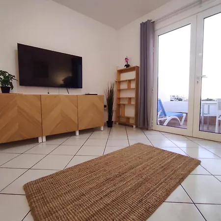 Apartment Oasis - Gin Tonic *