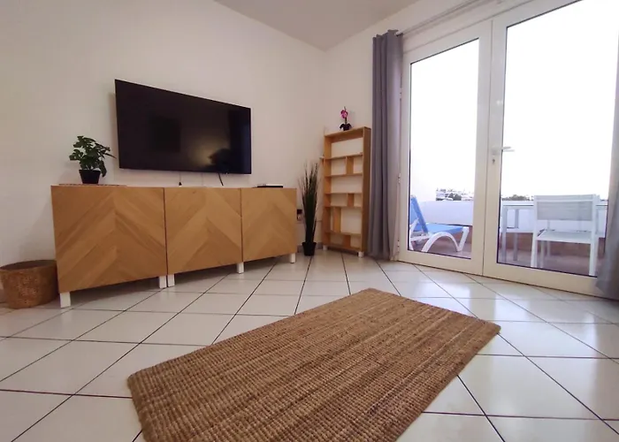 Apartment Oasis - Gin Tonic *